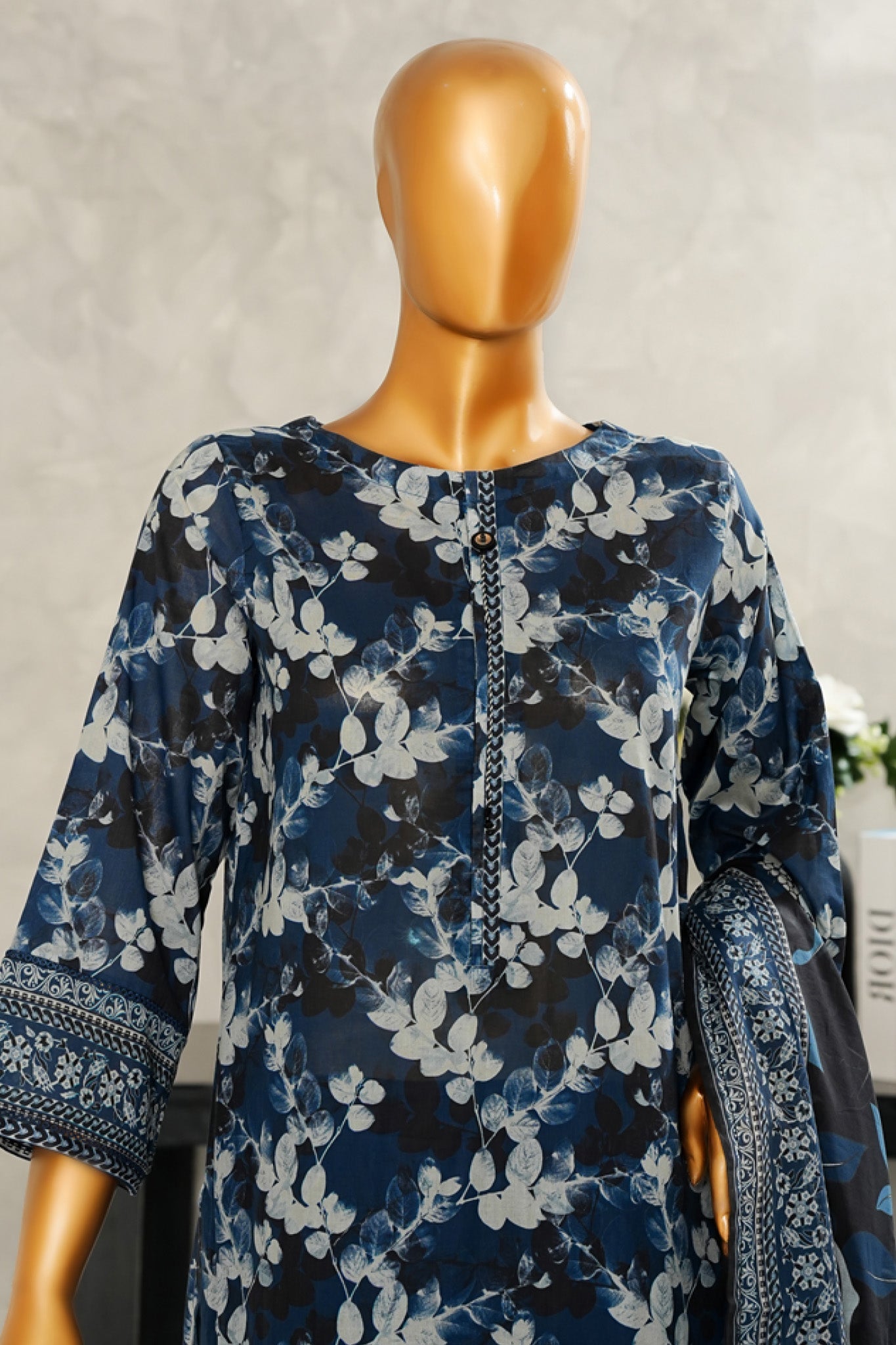 Aashkaar By HZ Stitched 3 Piece Emb Lawn Vol-06 Collection'2025-LPE-518