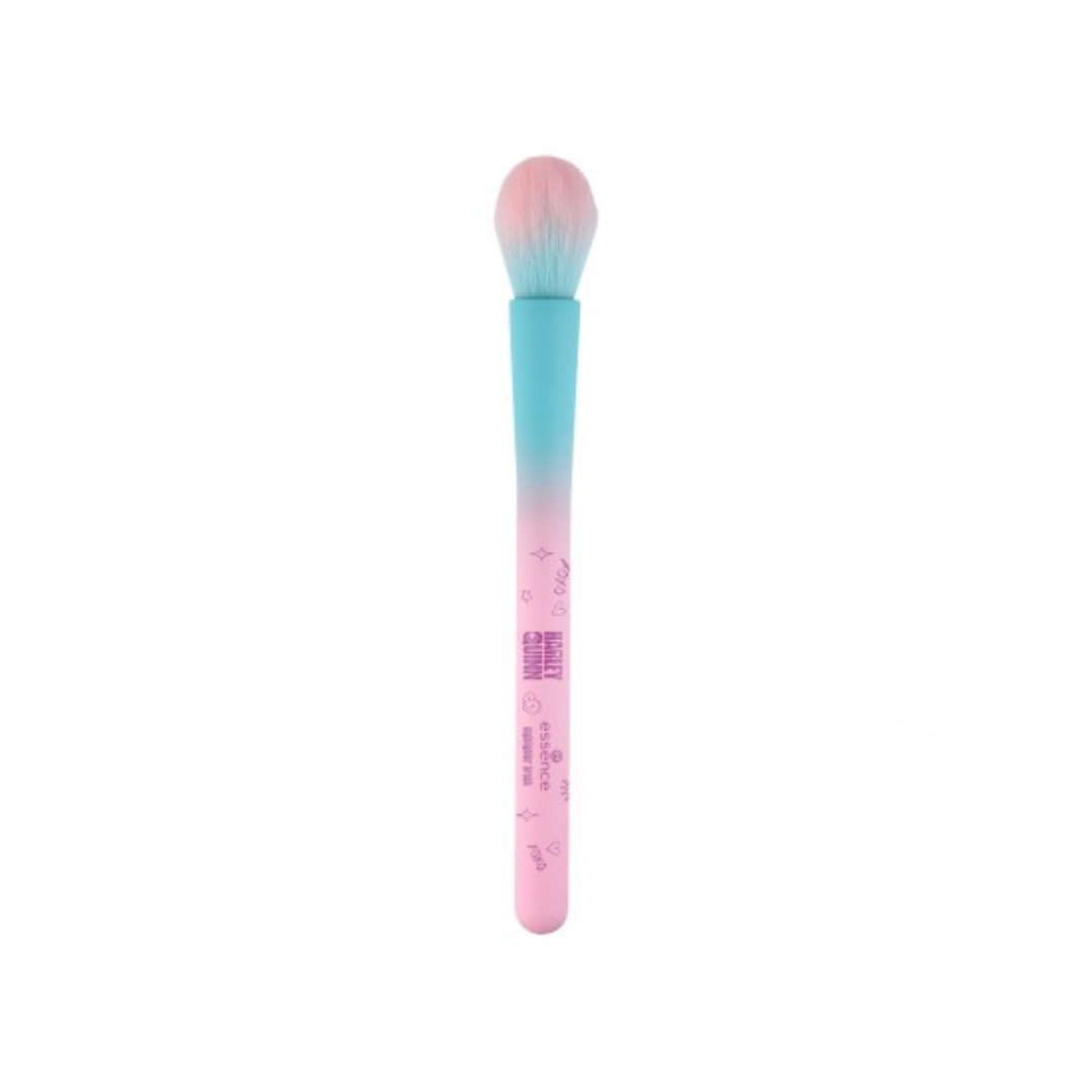 Essence Harley Quinn Highlighter Brush