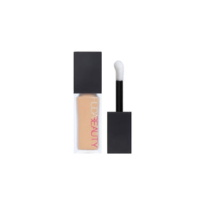 Huda Beauty Luminous Matte Liquid Concealer