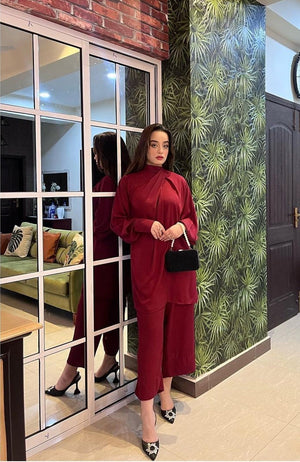 Manahils Stitched Knot Set Red