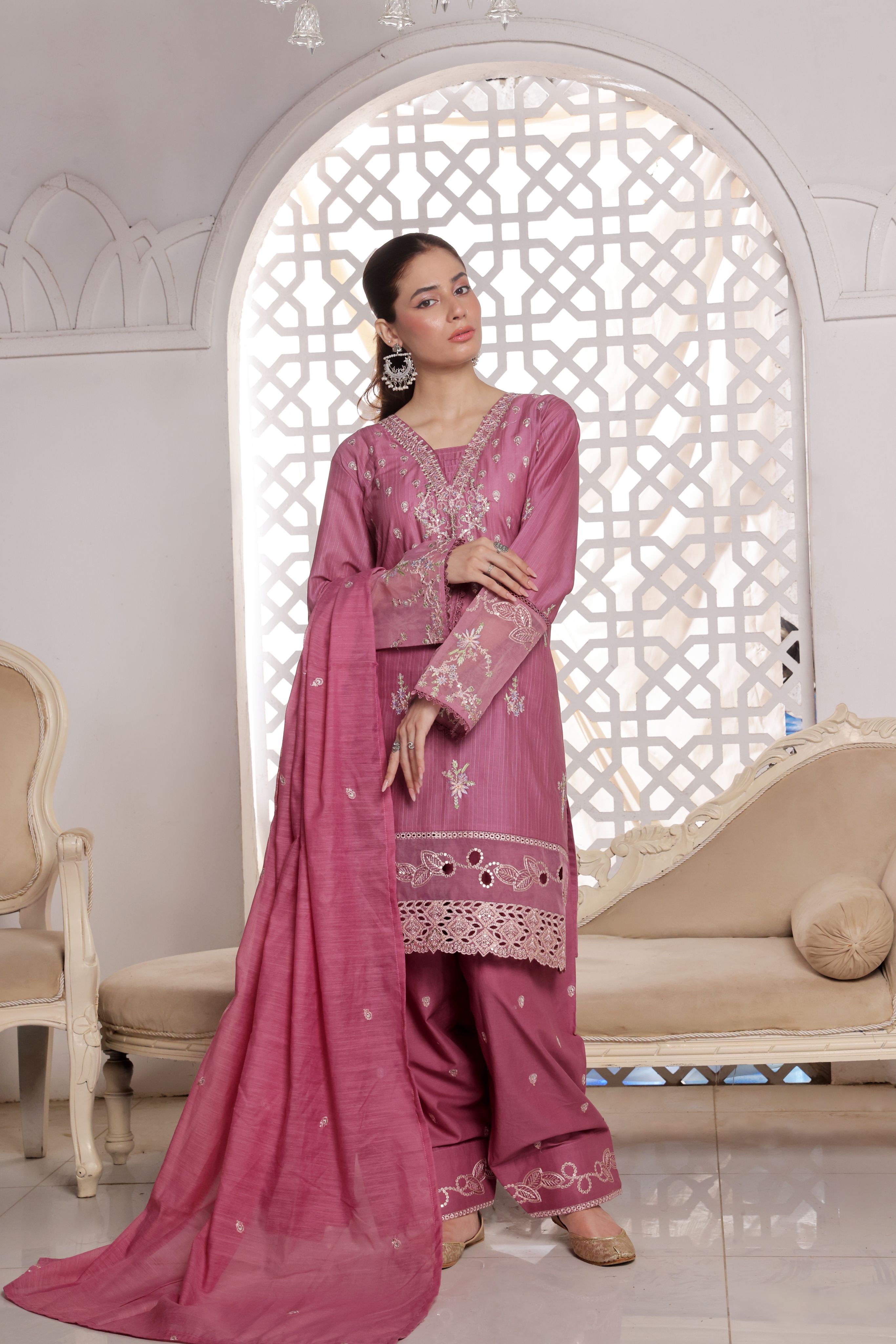 Dressline Subh-E-Bahar A Breathtaking Blend Of Luxury Dora Lawn & Munnar Elegance