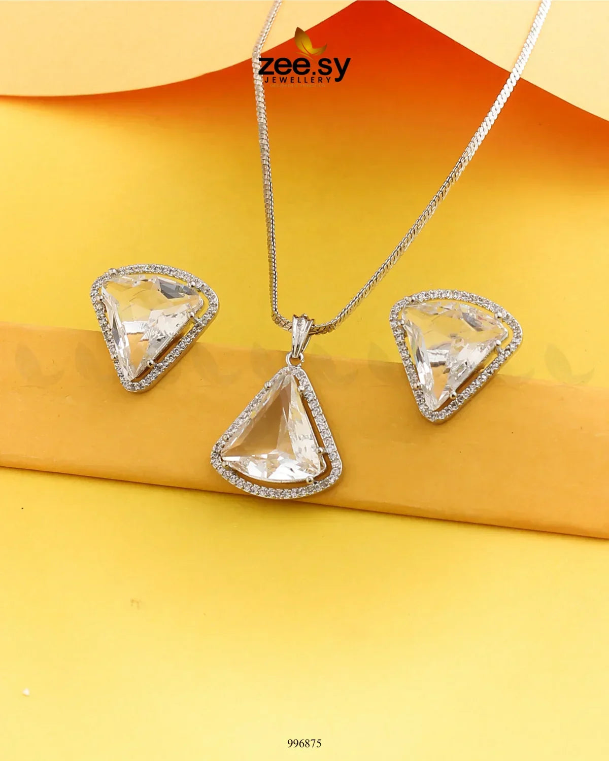 Zeesy Tetrahedron Pendant Set