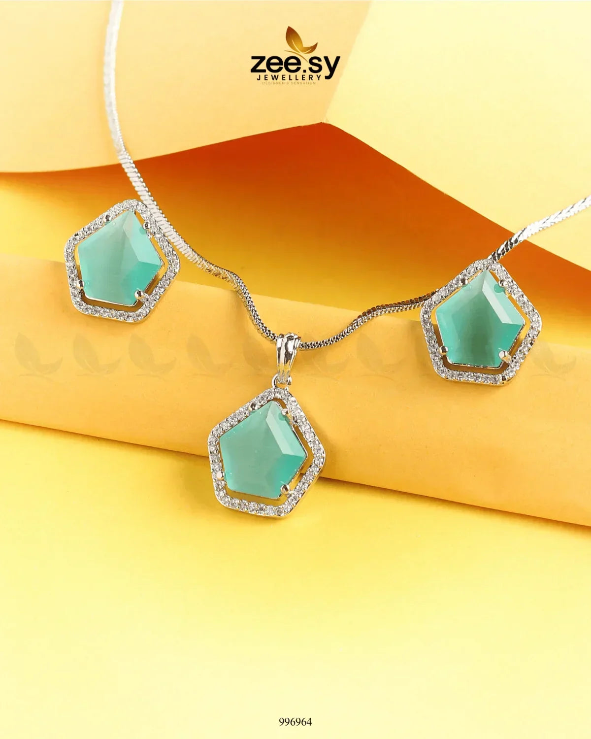Zeesy Daimond Pendant Set