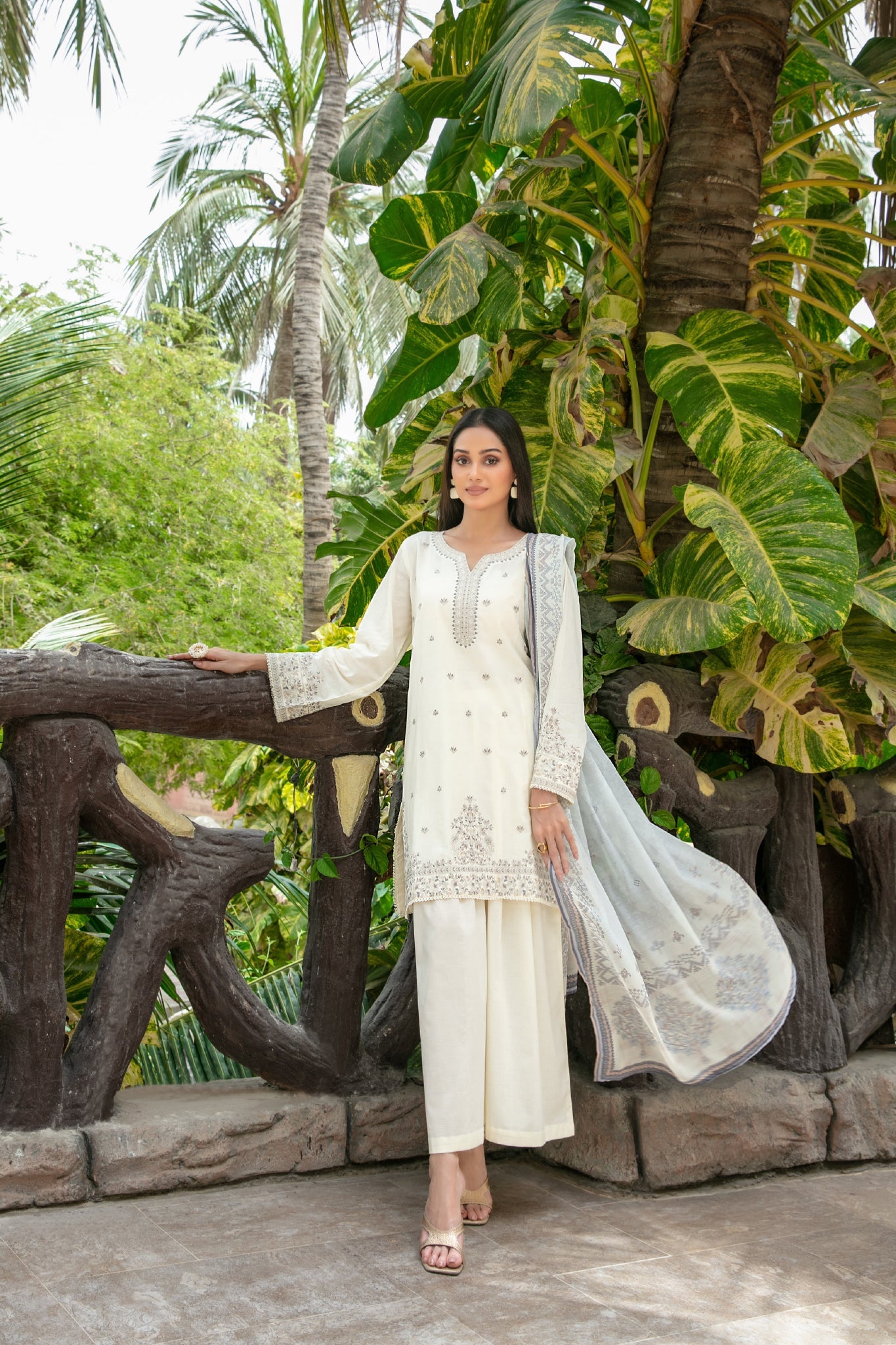 Hinza By Tawakkal Stitched 3 Piece Emb Jacquard Lawn Suit-D-1845