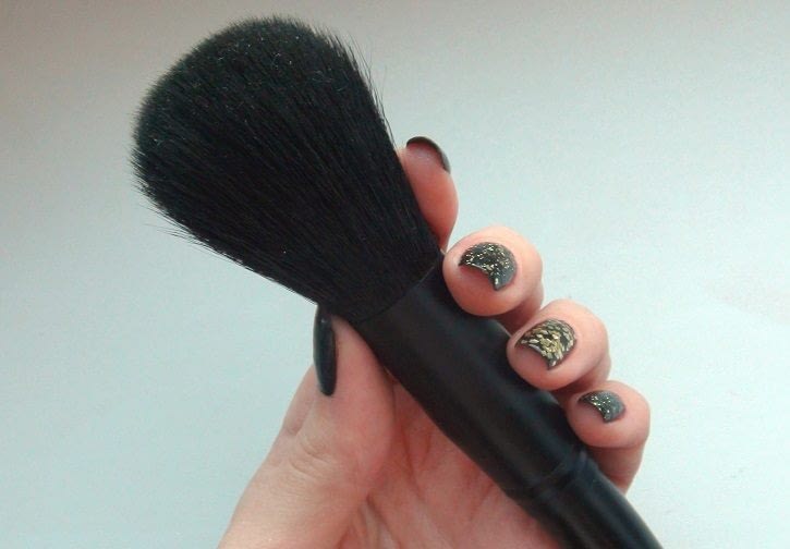 Vipera Professional Makeup Stout Brush For Loose & Pressed Powder