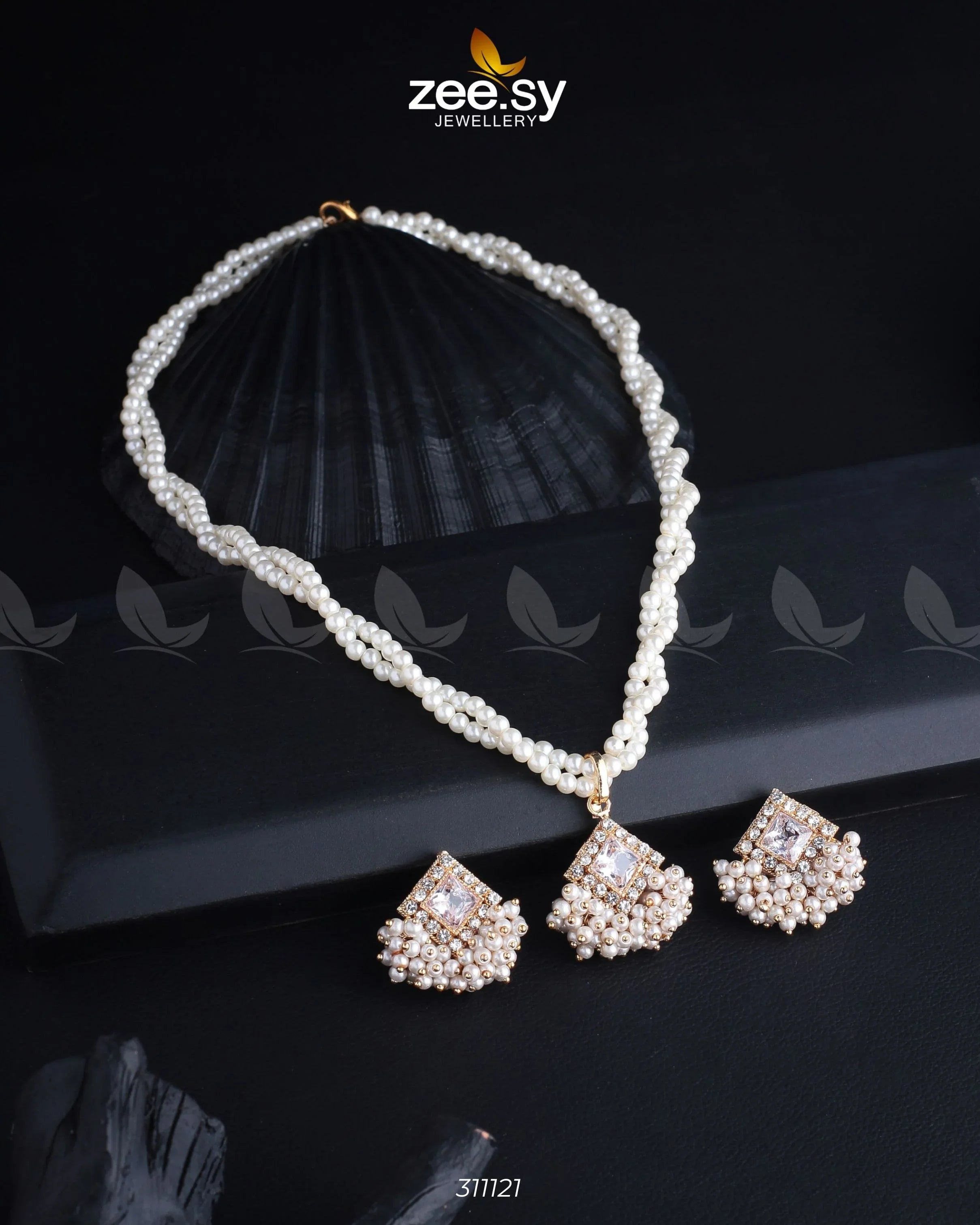 Zeesy Pendant Necklace