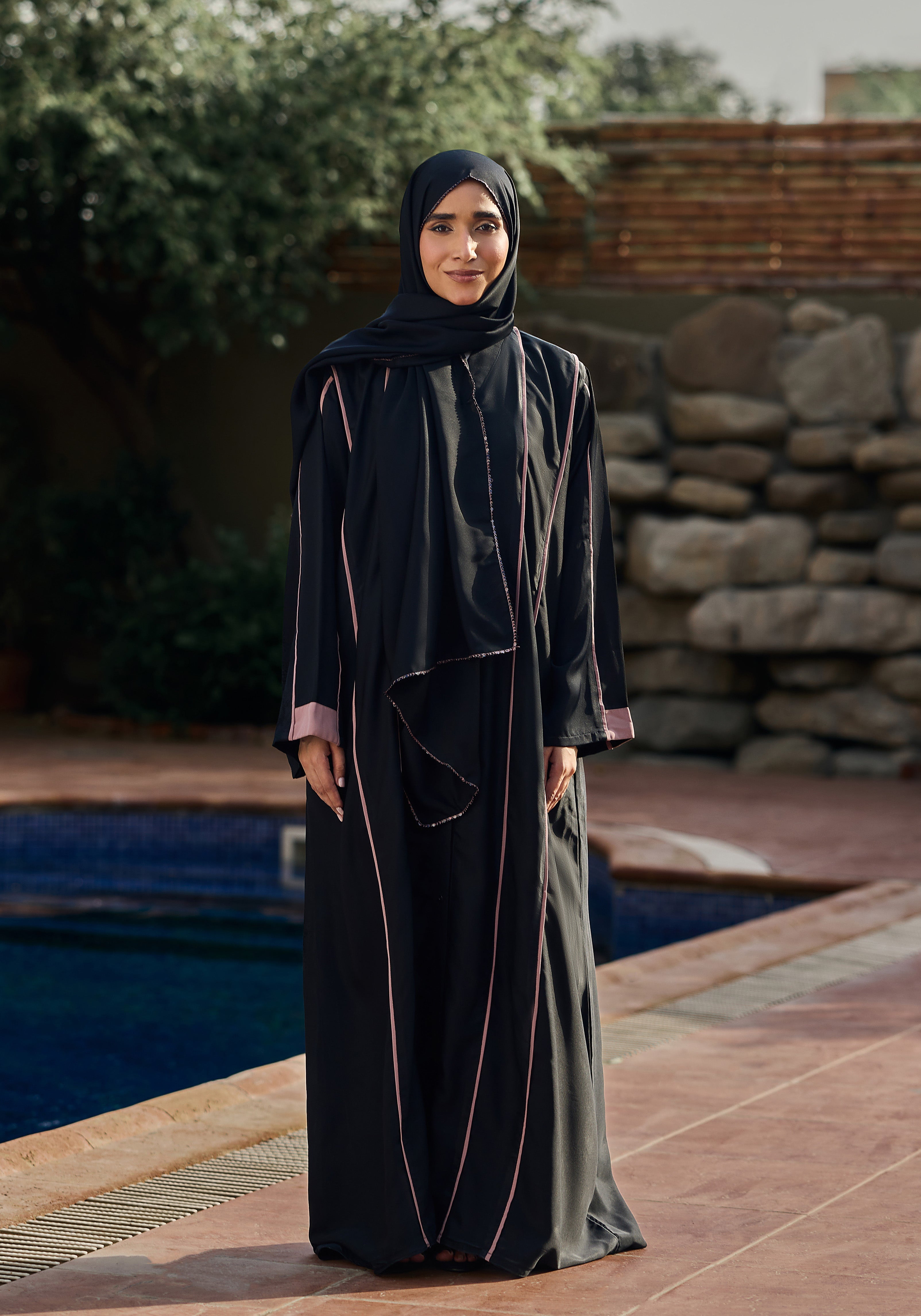 Hijabi.Pk Nida Contrast Abaya | The Classic Edits