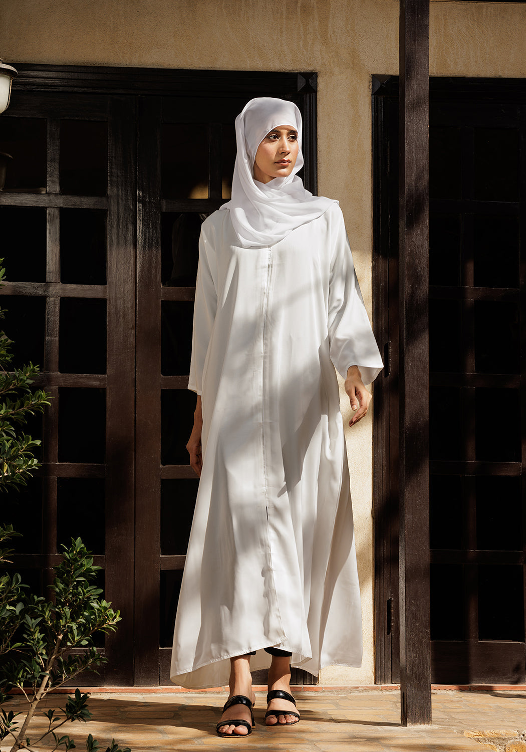 Hijabi.Pk WHITE FRONT-OPEN ABAYA- Signature