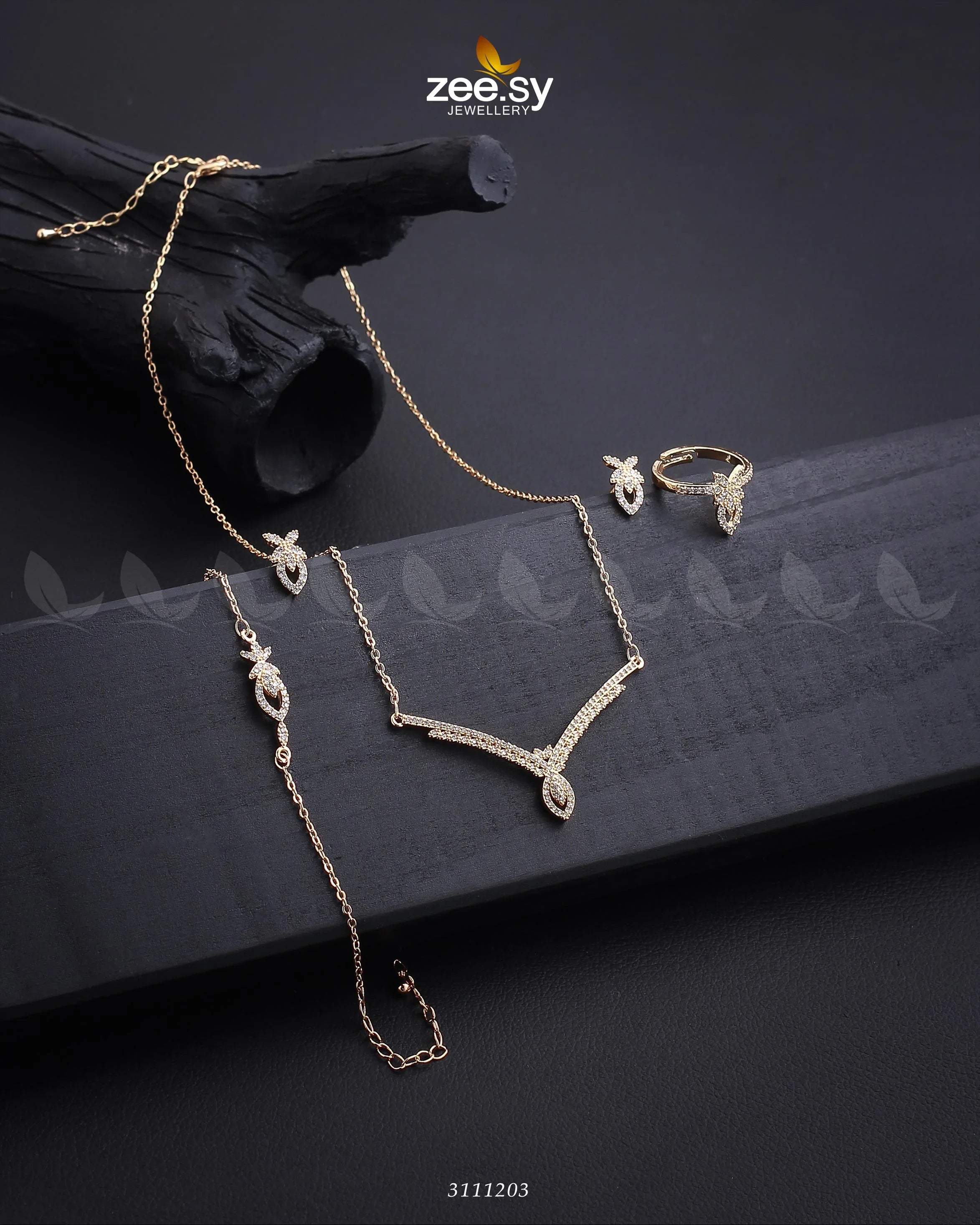 Zeesy Siskin Pendant