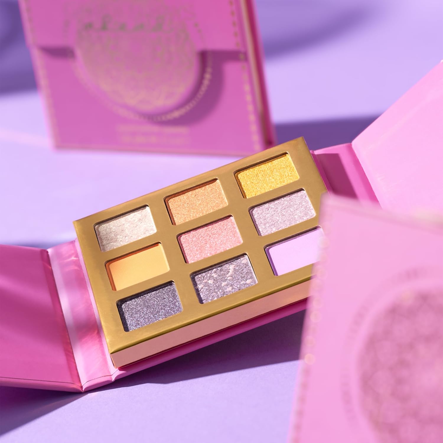 Essence Golden Days Ahead Eyeshadow Palette 01 Livin' For Golden Drama