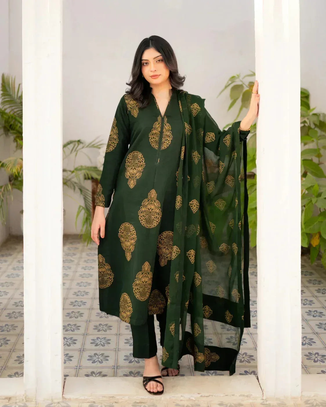 Zauk Bottle Green Kurta Set