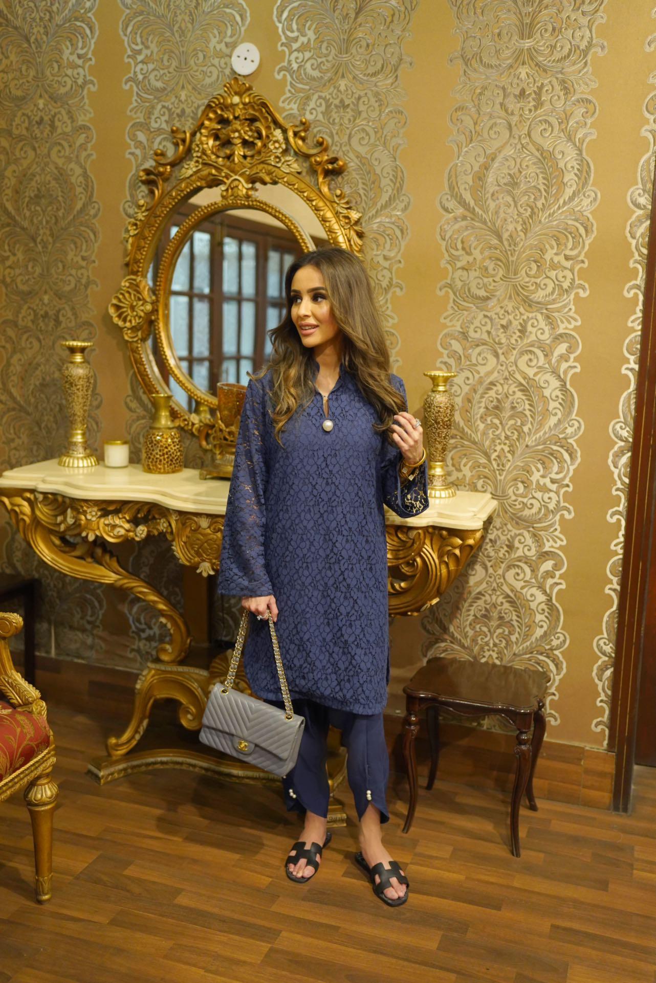 Manahils Stitched Crochet Net With Tulip Blue