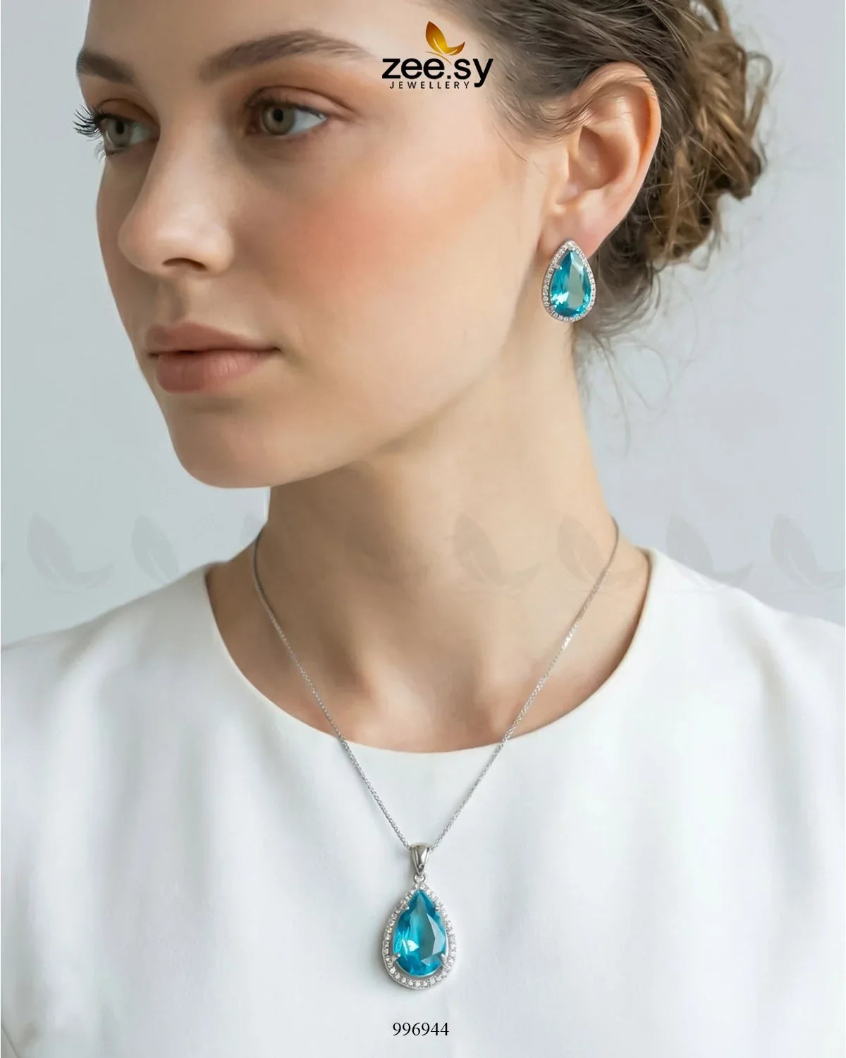 Zeesy Nova Pendant Set