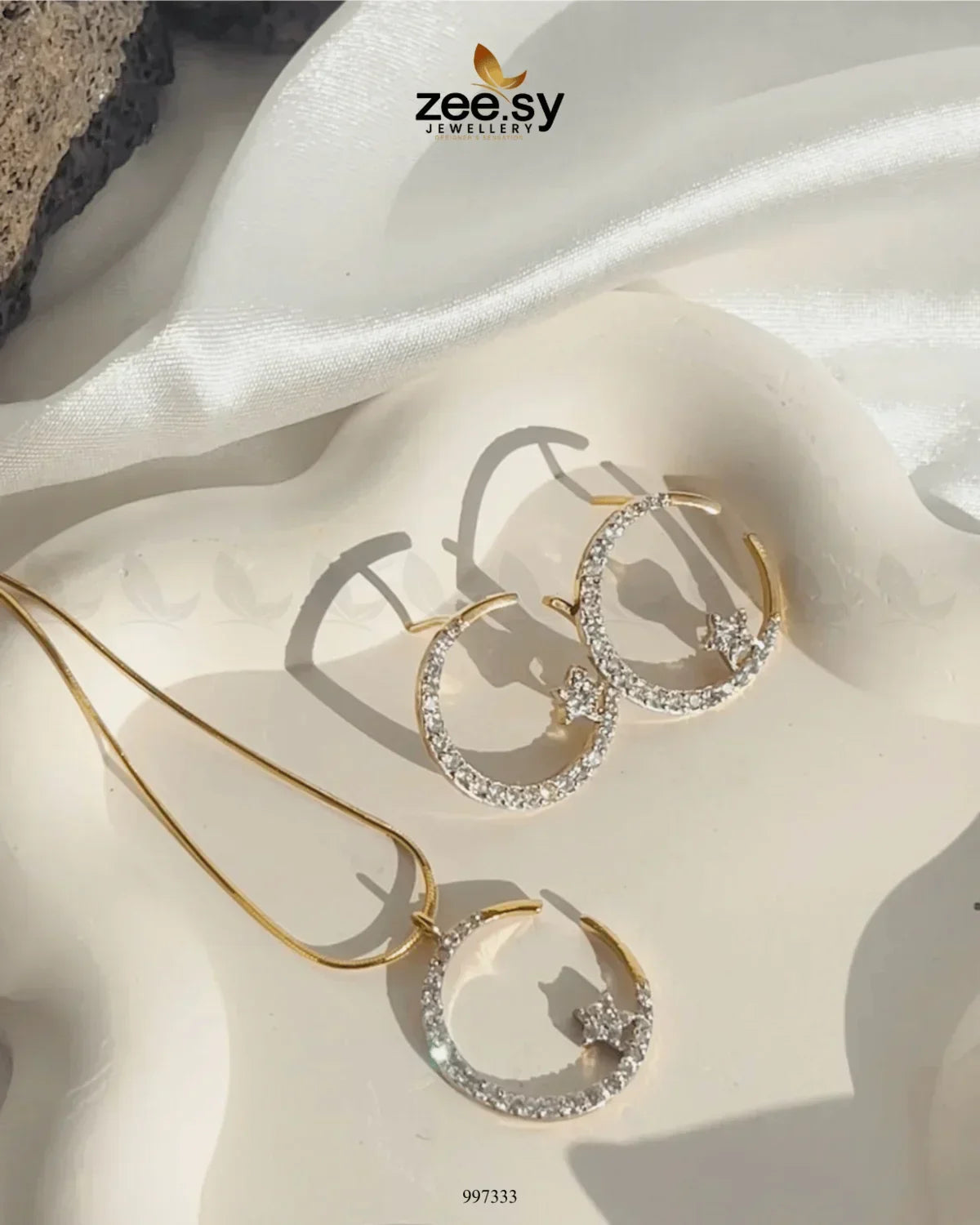 Zeesy Chandi Moon Pendant Set