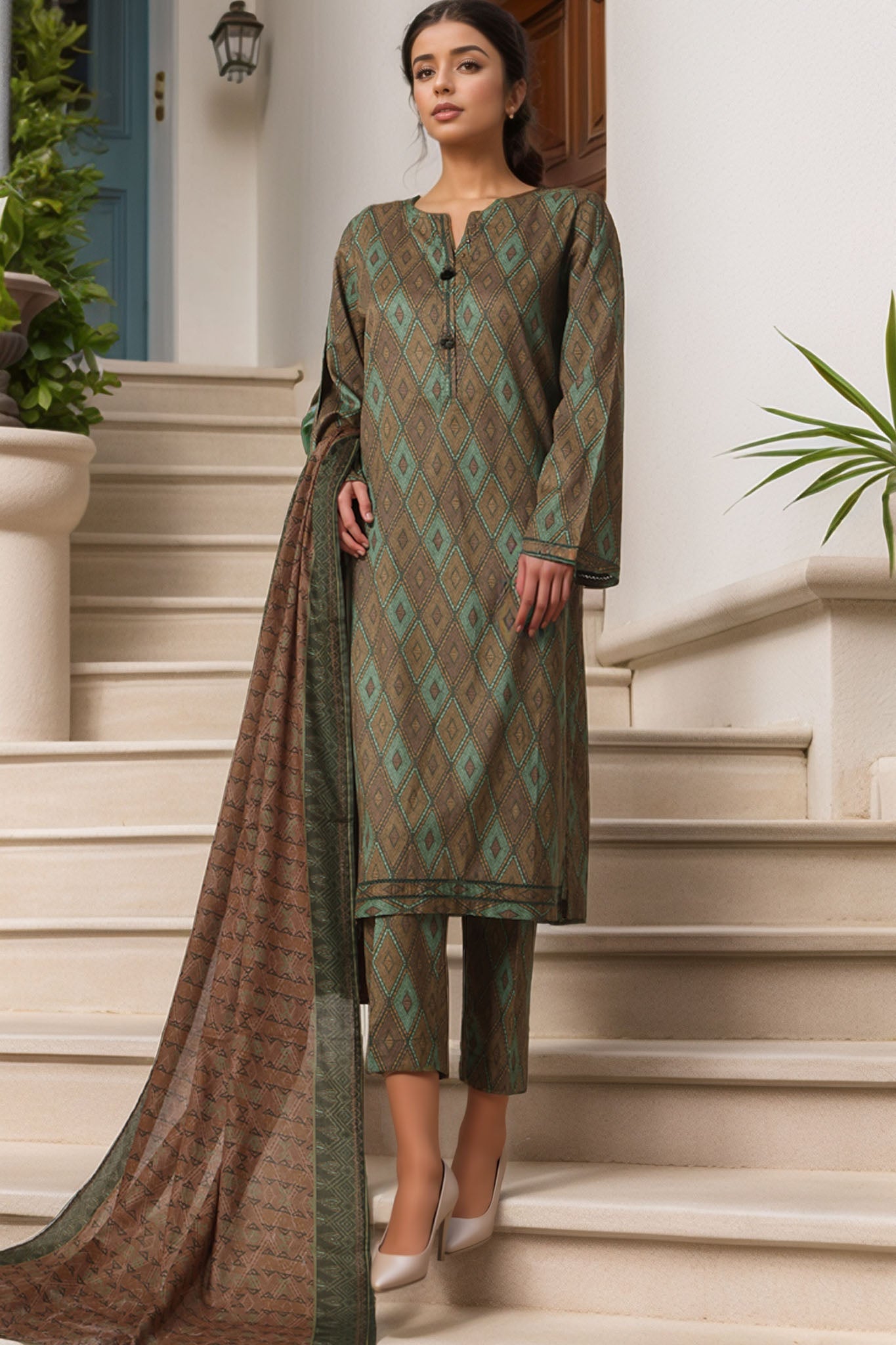 Rozaana by Hz Stitched 3 Piece Cambric Collection'2025-CAP-3P-801