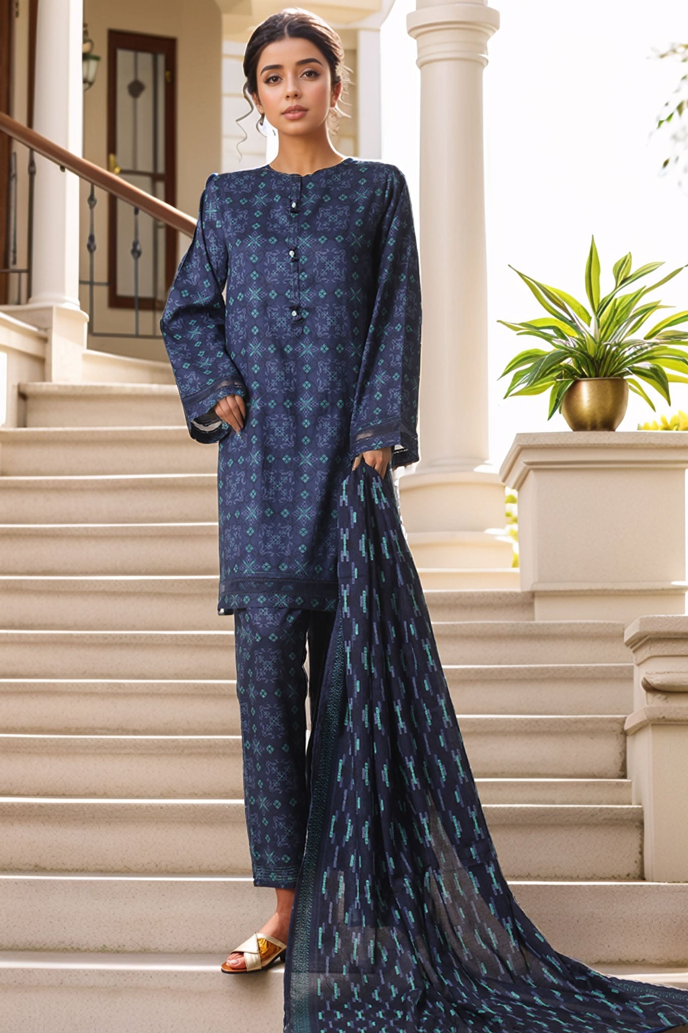 Rozaana by Hz Stitched 3 Piece Cambric Collection'2025-CAP-3P-804