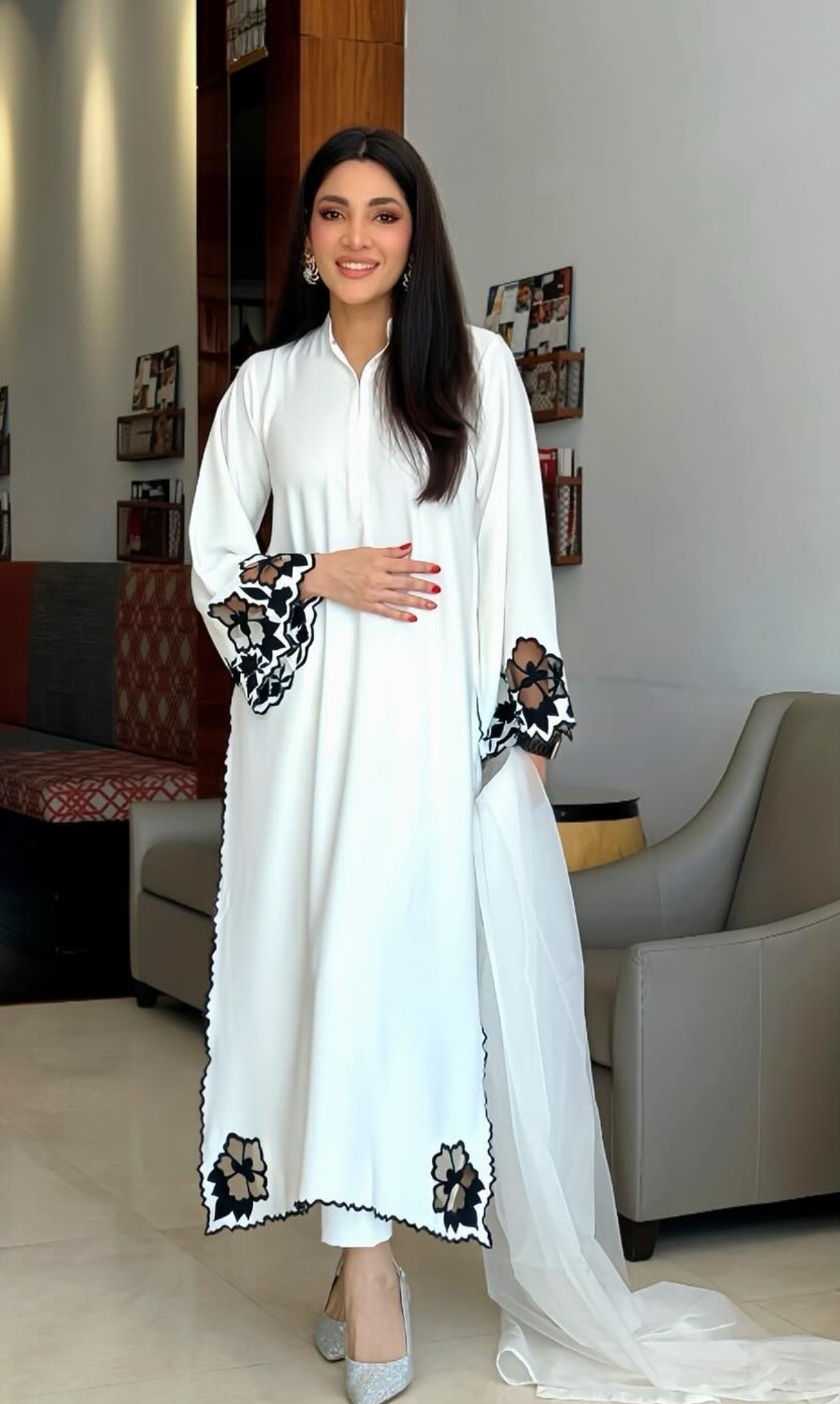 Manahils Stitched White Premium Scallop