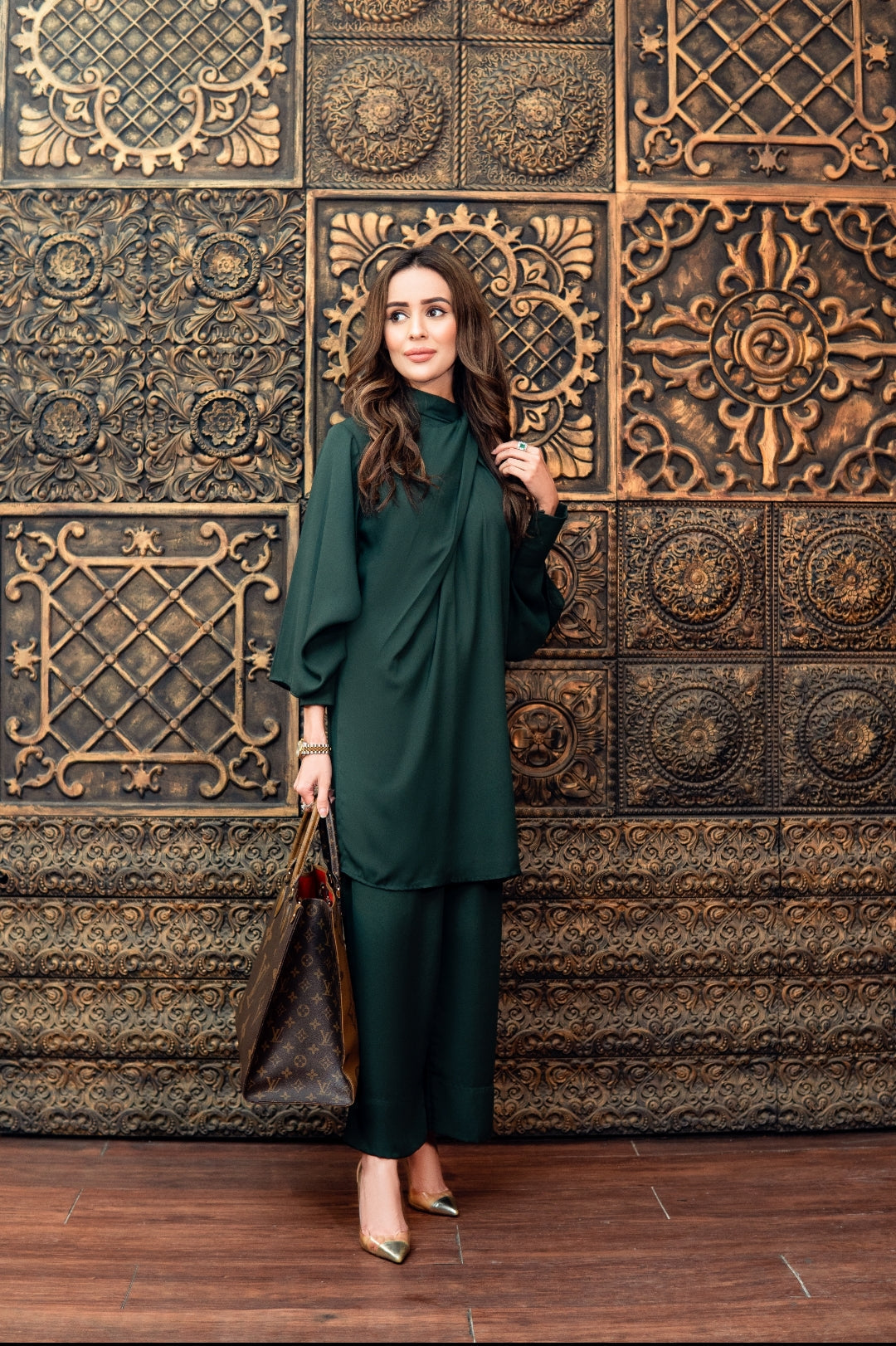 Manahils Stitched Knot Set Green