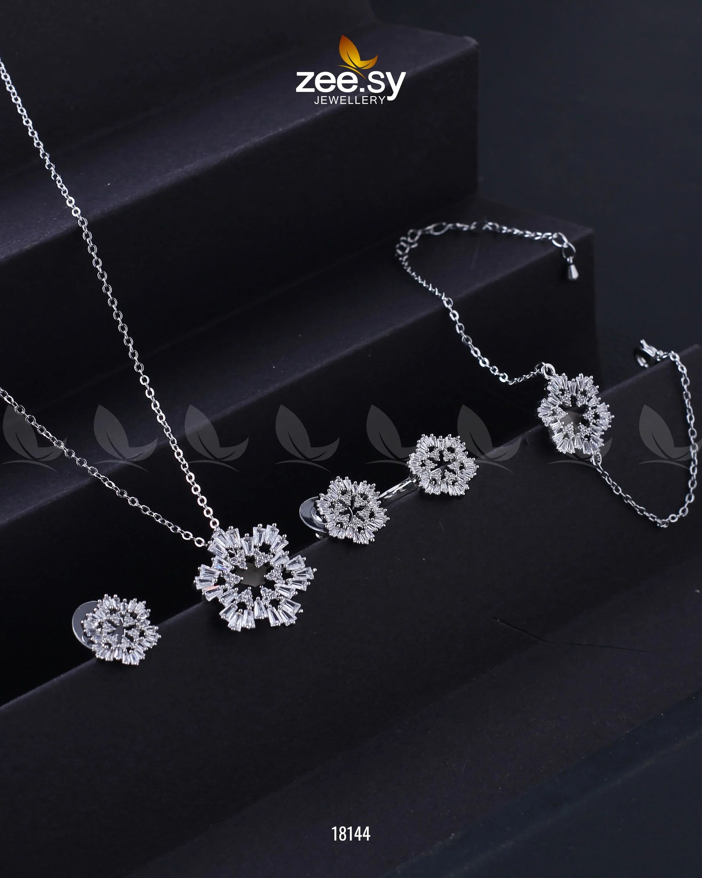 Zeesy Snowflake Pendant Set