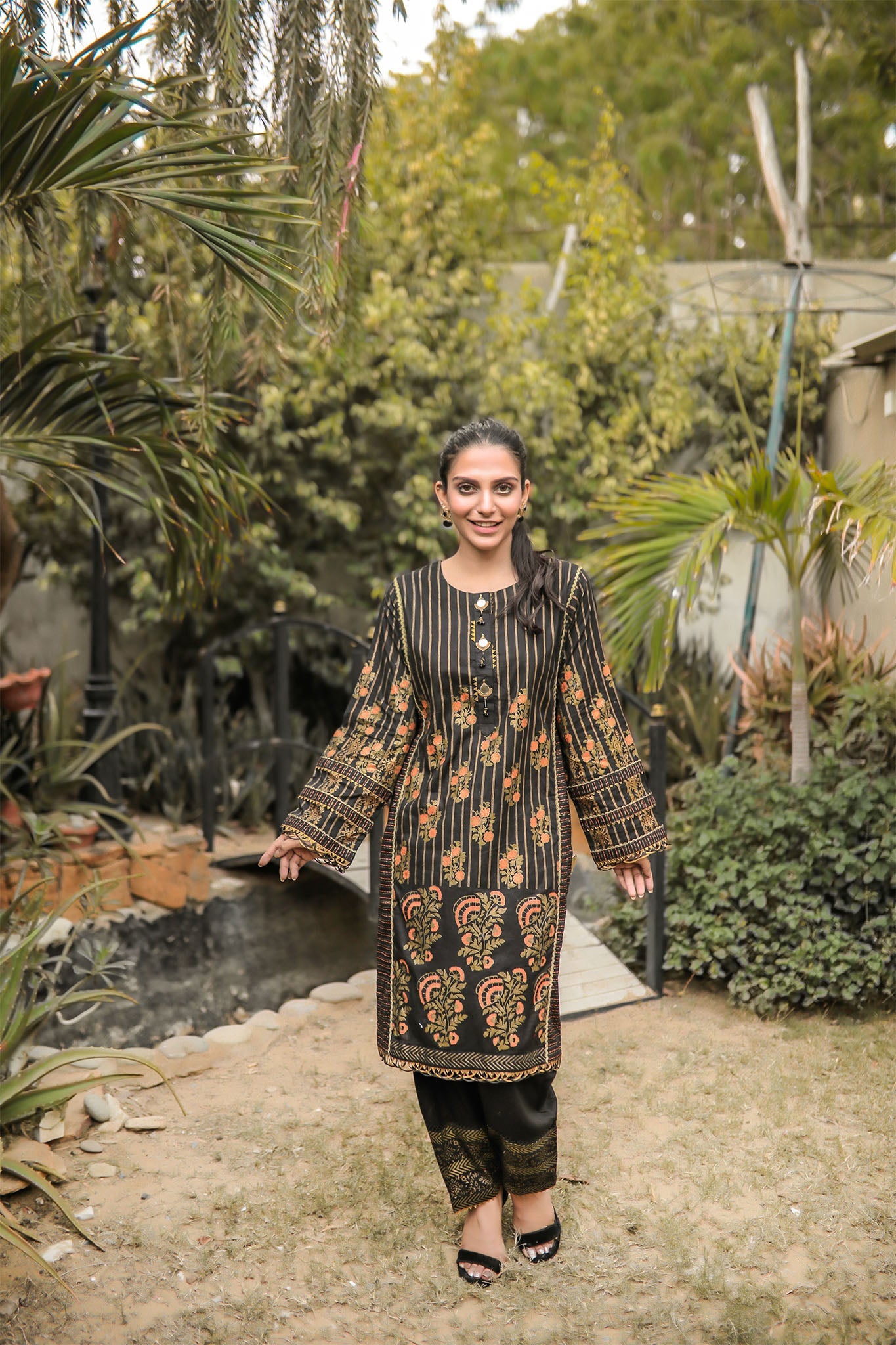 Libaas E Khaas By Yusra Ansari Stitched Summer Collection'2025-Mookosh-yed-03