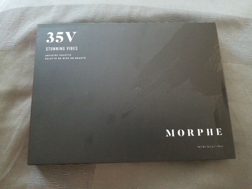 Morphe 35V Stunning Vibes Artistry Palette Blend the rules